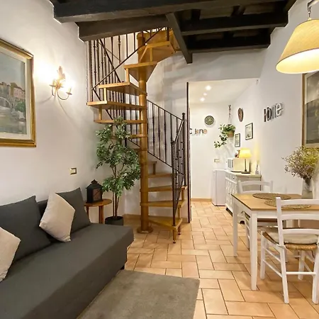 Karma House Deluxe Navona 公寓 *
